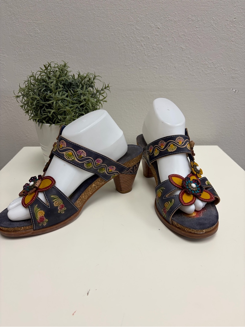 Spring Step L’ARTISTE Leather Wedge Sandals - Picture 4 of 9
